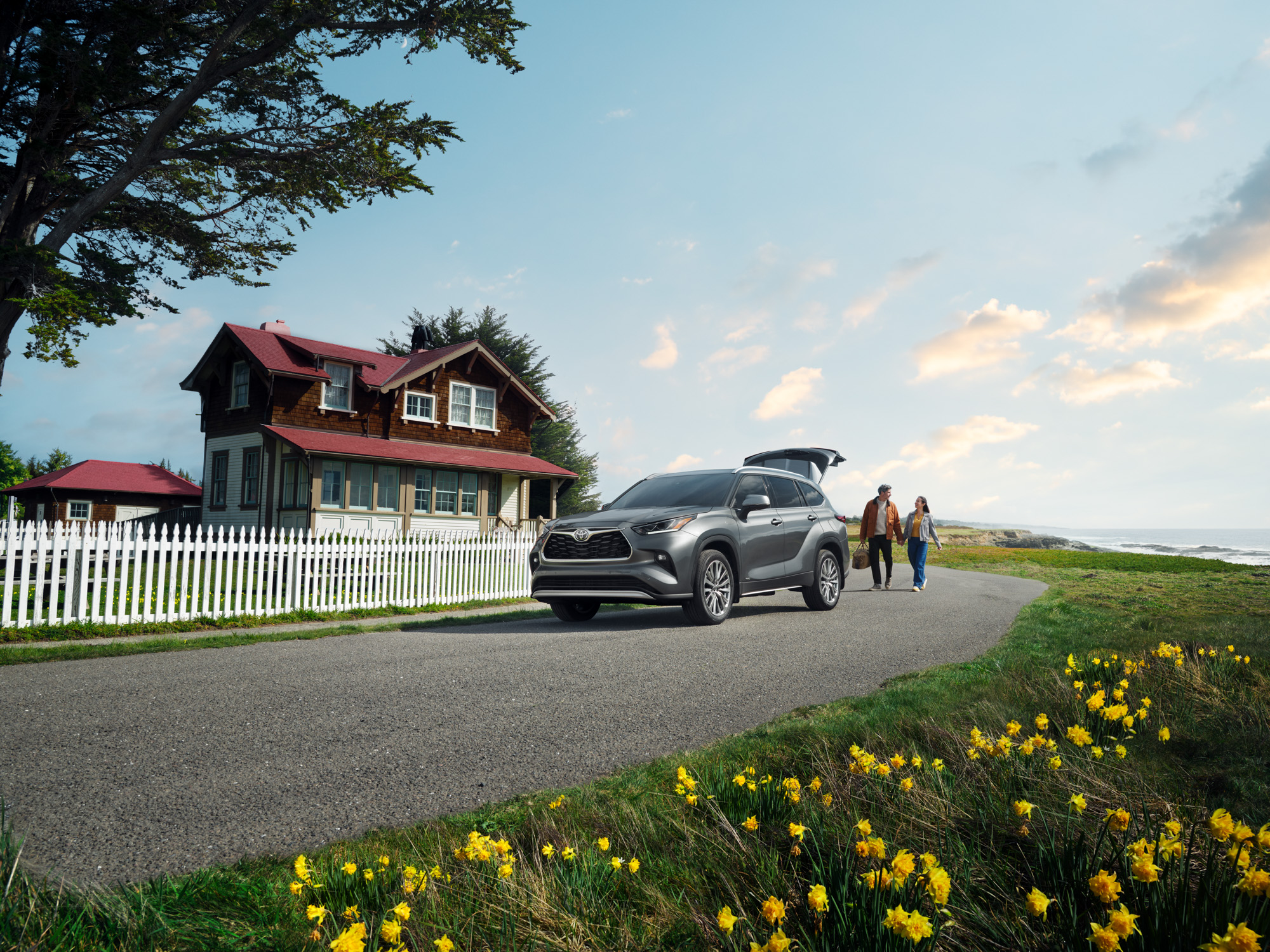 Los Angeles car photographer Caleb Kuhl photographs the toyota higlander in a lifestyle automotive campaign
