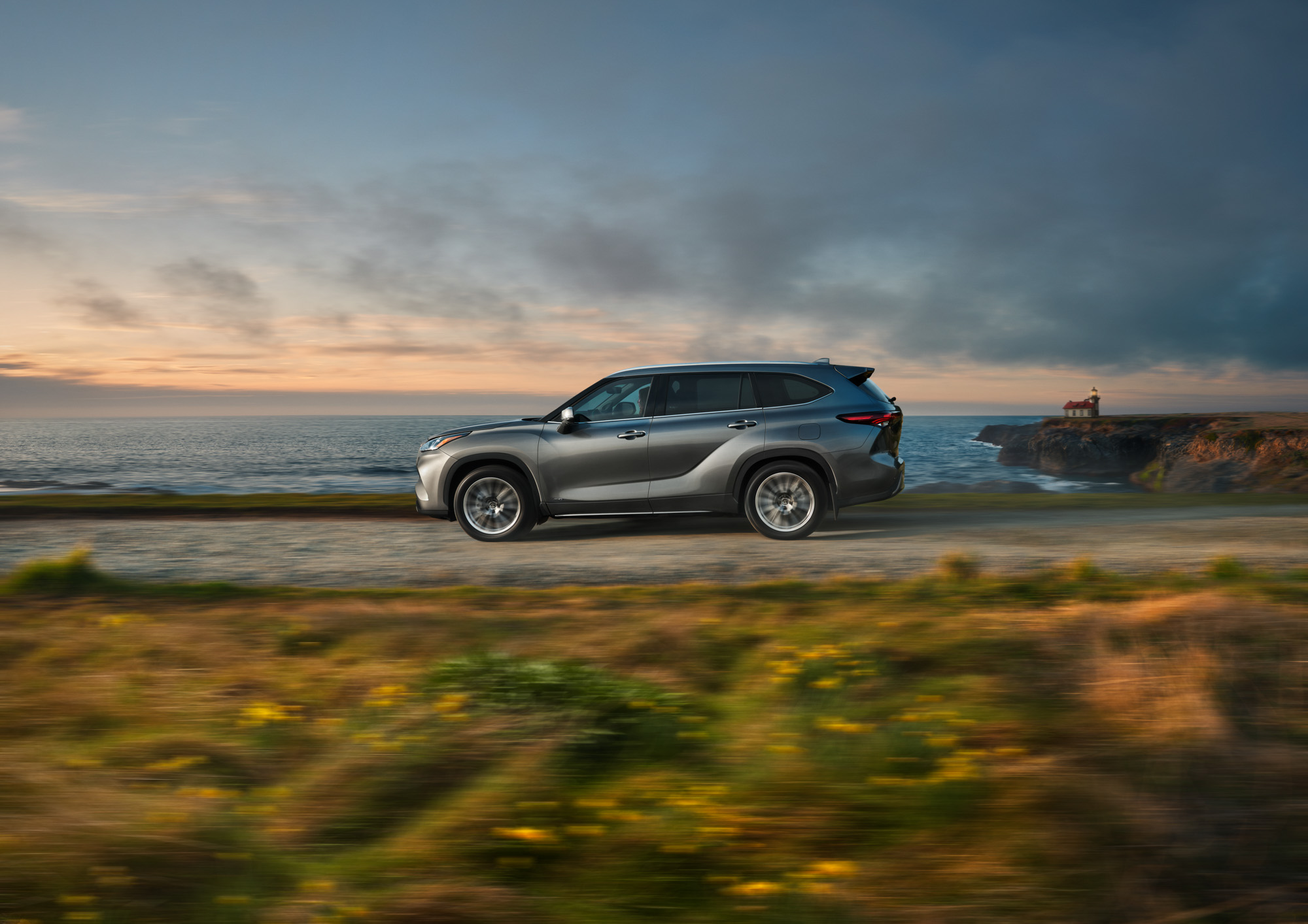 Los Angeles car photographer Caleb Kuhl photographs the toyota higlander in a lifestyle automotive campaign