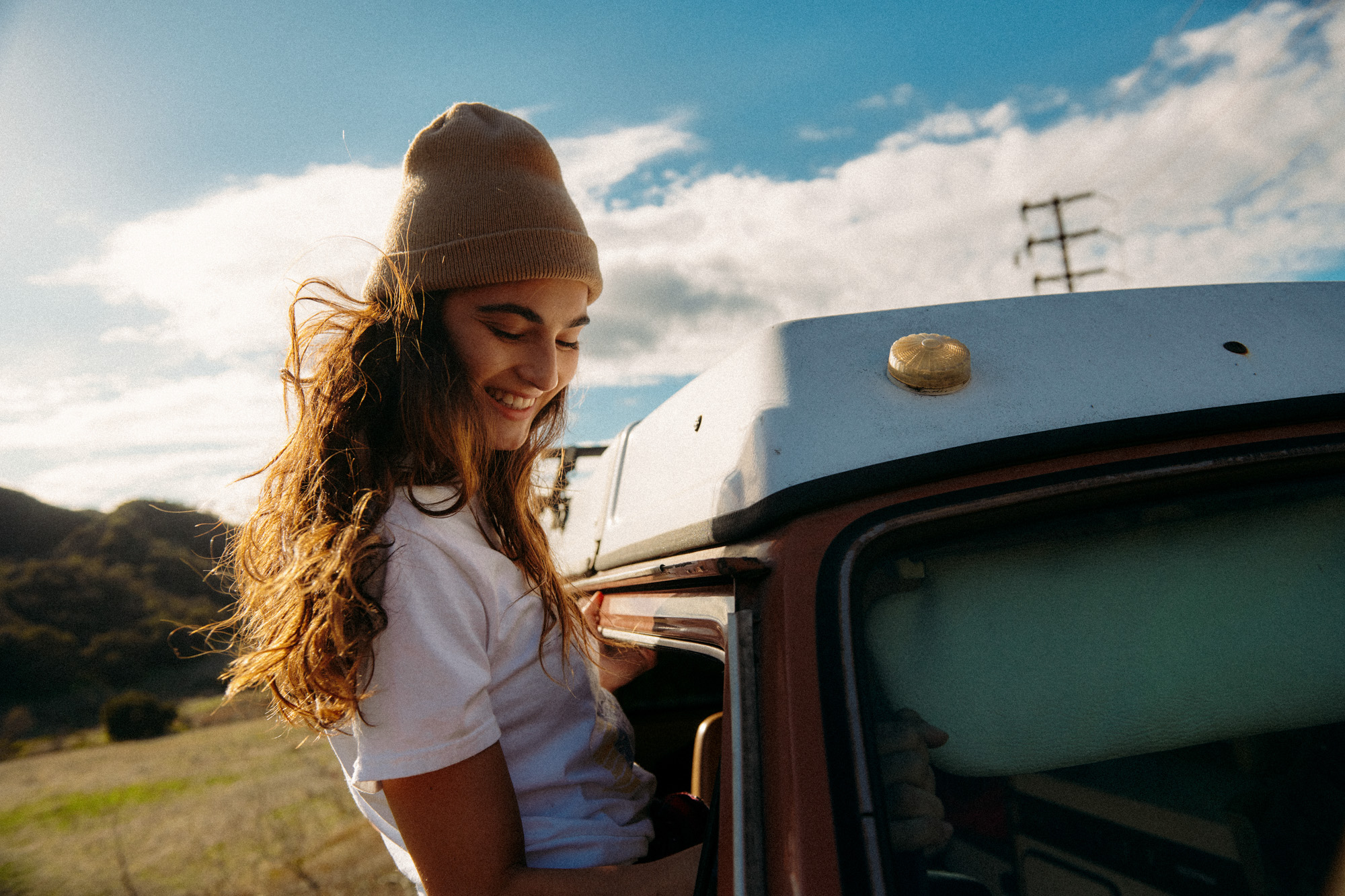 Lifestyle photographer Caleb Kuhl photographs beach sunsets with a Westfalia van